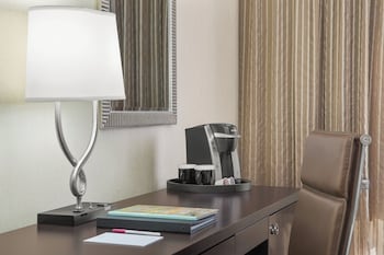 Standard Room, 2 Double Beds, Accessible, Non Smoking (Communications, Accessible Tub)