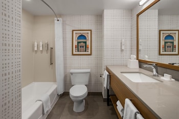 Room, 1 King Bed, Accessible, Bathtub (Mobility & Hearing)