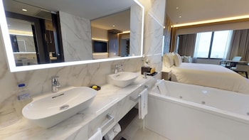 Royal Executive Junior Suite