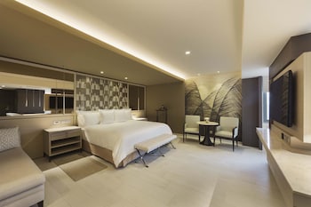 Ambassador Royal Junior Suite