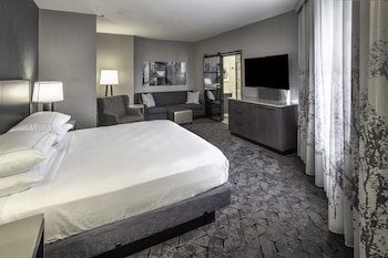 Suite, 1 King Bed, Kitchenette, Corner