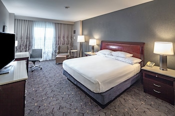 1 King Bed, Roll-In Shower, Accessible