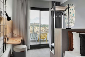 Room, 2 Twin Beds, City View
