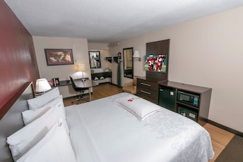 Premium Room, 1 King Bed (Upgraded Bedding & Snack, Smoke Free)