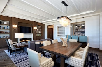 Presidential Suite, 1 King Bed, Balcony, Oceanfront (Superior Oceanfront Presidential)