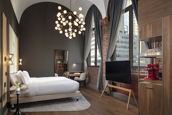 Penthouse Park Av. Jr. Suite with Terrace