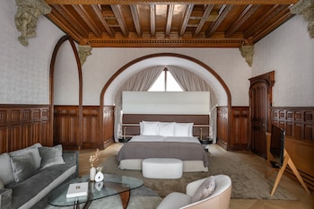 Suite, City View (Chevalier)