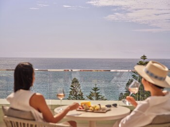 Signature Suite, Club Lounge Access