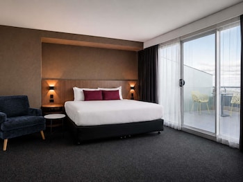 Privilege, Junior Suite, 1 King Bed, Balcony