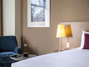 Superior Room, 1 King Bed, Patio