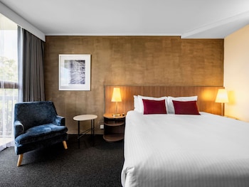 Superior Room, 1 King Bed, Balcony