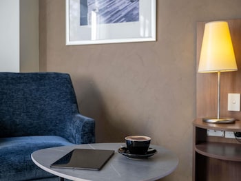 Superior Room, 1 King Bed, Patio