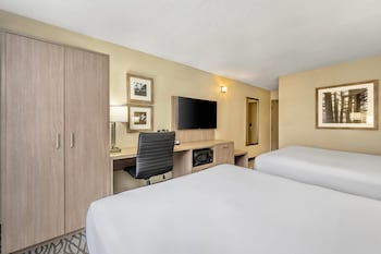 Room, 2 Queen Beds, Non Smoking (2nd Floor)