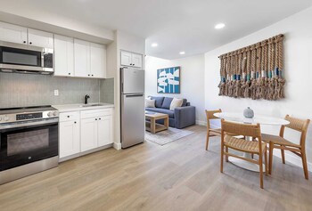 Cove Queen Suite