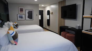 Room, 2 Queen Beds, Accessible (Comms, Transfer Shower Tub)