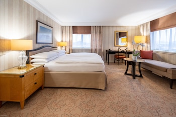 Premium Room, 1 King Bed, City View, Corner