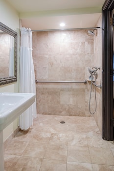 Standard Room, 1 King Bed, Mobility Accessible, Balcony (Mobility Accessible)