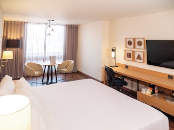 Standard Room, 1 King Bed (Low Floor)