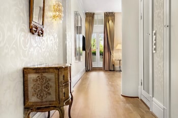 Junior Suite with Corner Balcony