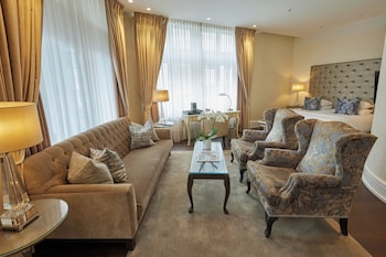Junior Suite with Corner Balcony