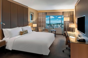Deluxe Room, 1 King Bed, City View