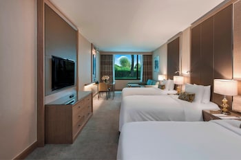Room, 2 Twin Beds, Smoking, Poolside