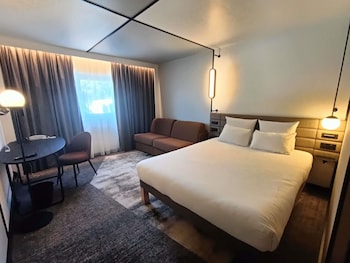 Executive Room, 1 Queen Bed with Sofa bed (Executive)