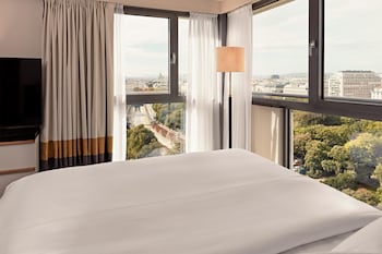 Junior Suite, 1 King Bed, Park View (Park)