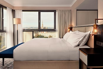 Junior Suite, 1 King Bed, Park View (Park)