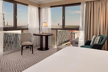 Room, 1 King Bed, Corner (Panorama)