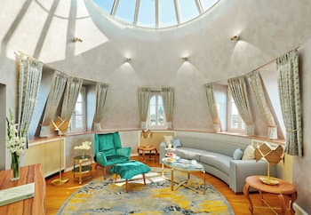 Suite, Tower