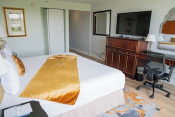 Accessible, 1 King Bed