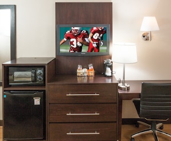 Superior Room, 1 King Bed, Accessible (Smoke Free)