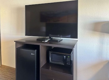 Standard Room, 1 King Bed, Non Smoking (Pet-Friendly)