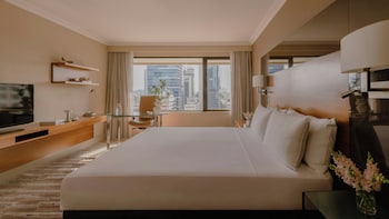 Classic Room, 1 King Bed, Club Lounge Access (High Floor)