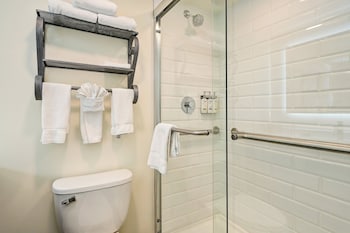 Suite, 1 Bedroom, Courtyard View