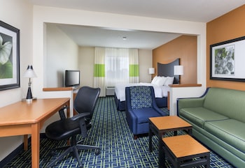 Studio Suite, 1 King Bed with Sofa bed, Non Smoking