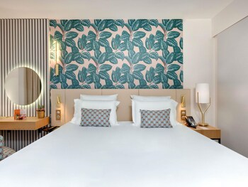 Deluxe Room, 1 King Bed