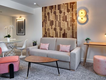 Deluxe Suite, 1 King Bed with Sofa bed