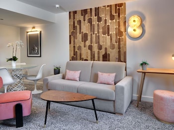 Deluxe Suite, 1 King Bed with Sofa bed