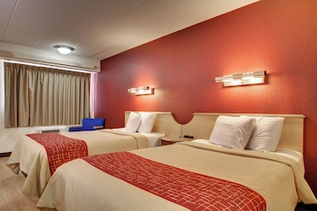Standard Room, 2 Queen Beds (Smoke Free)