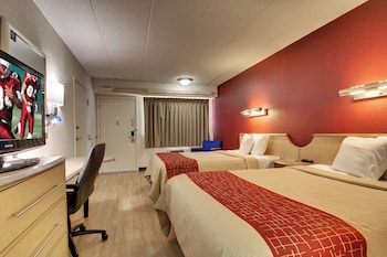 Standard Room, 2 Queen Beds (Smoke Free)