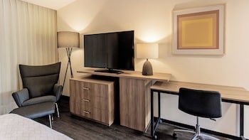 Standard Room, 2 Queen Beds, Courtyard View