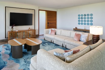 3 Bedroom Villa, Oceanfront (2 King and 2 Queen Bed)
