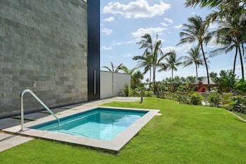 3 Bedroom Ilikai Villa, Garden View  (1 King, 3 Queens)