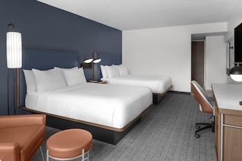 Room, 2 Queen Beds, Hearing Accessible (Roll-in Shower)