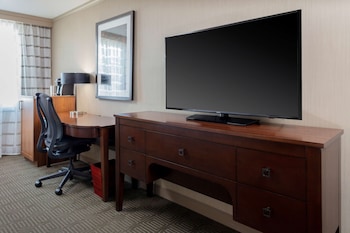 Room, 1 King Bed, Accessible (Mobility, Roll-in Shower)