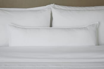 Room, 1 King Bed, Accessible (Mobility, Roll-in Shower)
