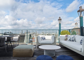 Penthouse (De Witt)