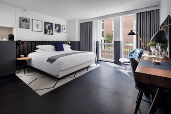 Premium Room, 1 King Bed, Accessible